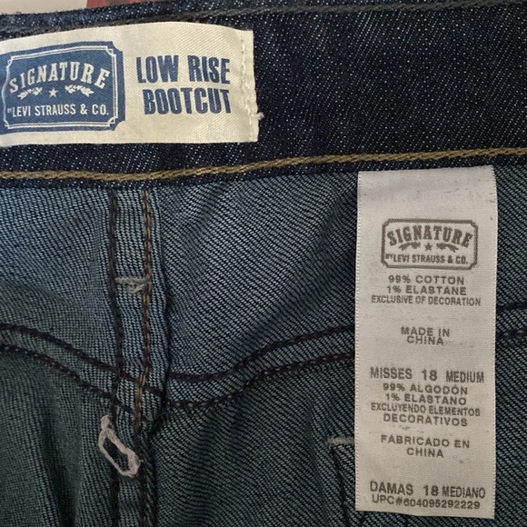 Levis Strauss Signature Stretch Low Rise Bootcut Misses 18 Medium Blue Jeans - Picture 6 of 8